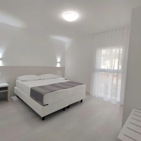 Crystal Deluxe Apartment