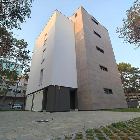 Crystal Deluxe Apartment *